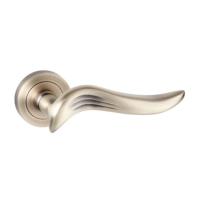 Atlantic Old English Oxford Lever on Round Rose